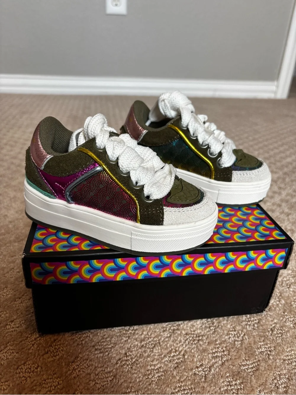 Kurt Geiger Mini Southbank Sneaker size 6-7